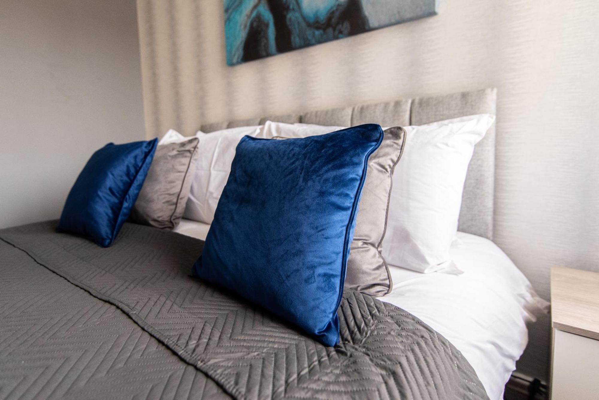 3 Bed Apartment - Perfect For Contractors Near Liverpool Airport Hale  Zewnętrze zdjęcie